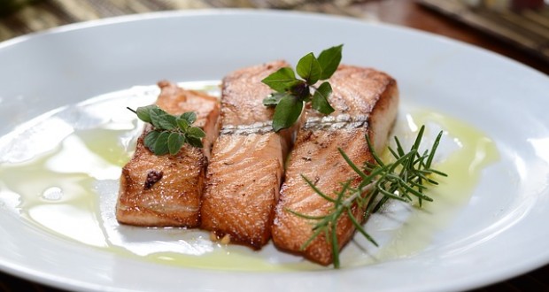 Healthy Dinner Idea: Salmon with Tarragon Mayo