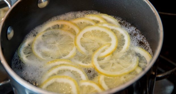 These Are The 10 Benefits of Consuming Hot Water With Lemon