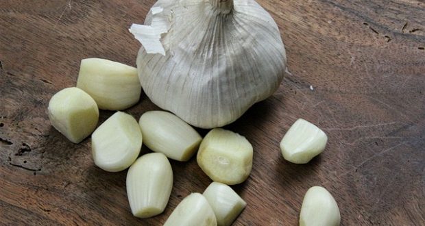 Proper Way of Eating Garlic For Maximum Healing Effect