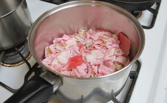 Benefits Of Rose Water, How To Make It At Home, And What To Use It For!!!