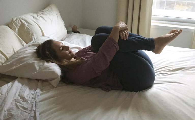 These 6 Stretches Before Getting Out of Bed Will Make You Feel Amazing