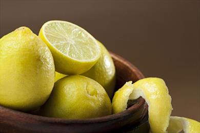 3 Amazing Benefits of Using Lemon Juice for Hair